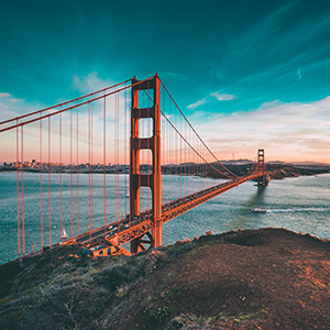 Palmiers sur fond de coucher de soleil aux maldives